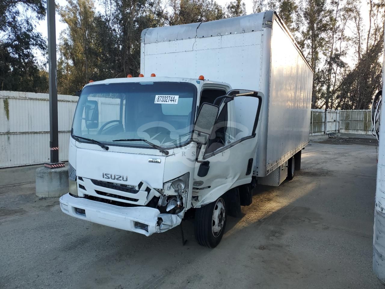 Isuzu NRR 5.2L 4 2012