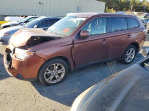 Mitsubishi Outlander SE 2.4L 4 2014