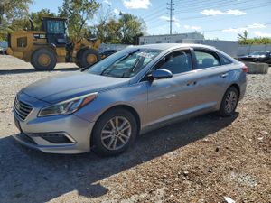 Hyundai Sonata SE 2.4L 4 2015