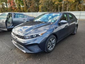 Kia Cerato / Forte / K3 LX 2 L 4 2023