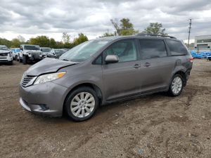 Toyota Sienna LE 3.5L 6 2013