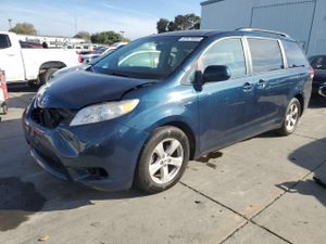 Toyota Sienna LE 3.5L 6 2012