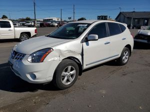 Nissan Rogue S 2.5L 4 2013