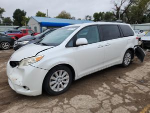 Toyota Sienna XLE 3.5L 6 2011
