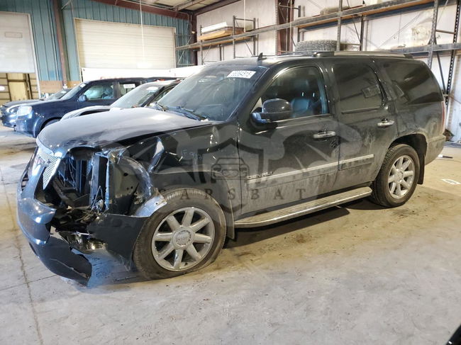 GMC Yukon DENALI 6.2L  8 2011