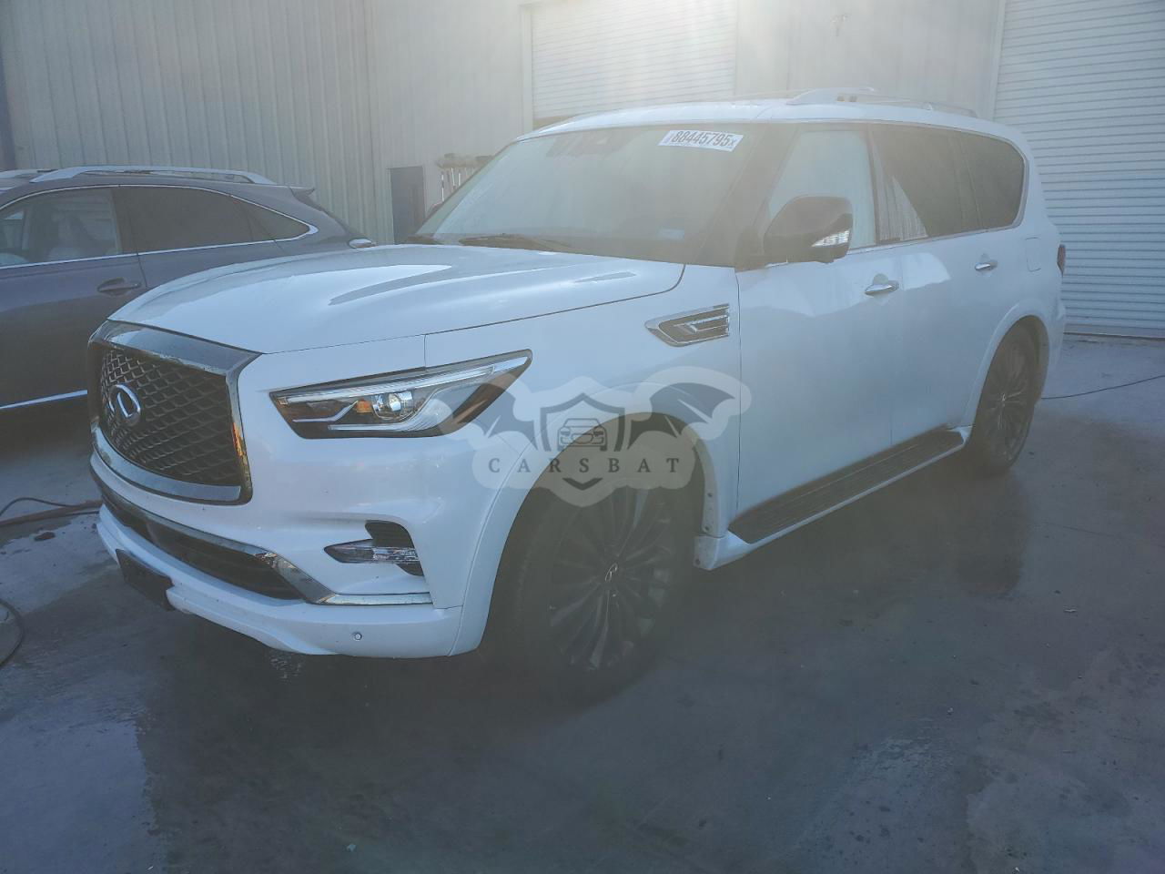 Infiniti QX80 LUXE 5.6L  8 2021