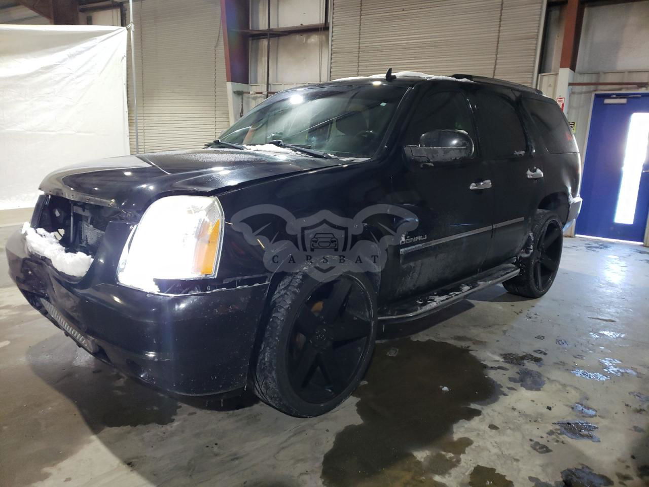 GMC Yukon DENALI 6.2L  8 2011