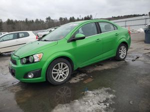 Chevrolet Aveo (Sonic) LT 1.8L 4 2015