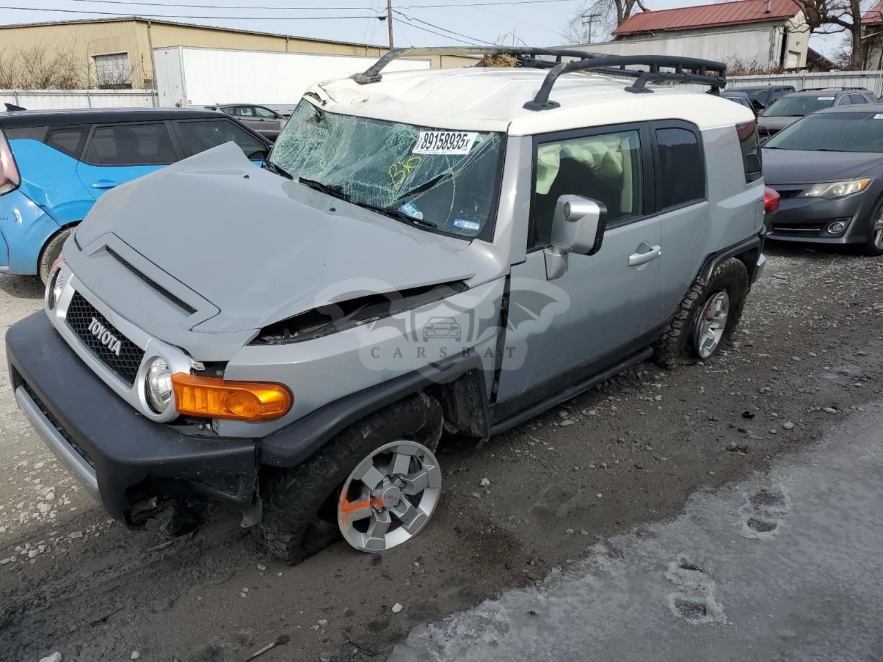 Toyota FJ Cruiser 4.0L 6 2014
