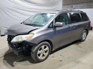 Toyota Sienna LE 3.5L 6 2013