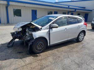 Ford Focus SE 2.0L 4 2012