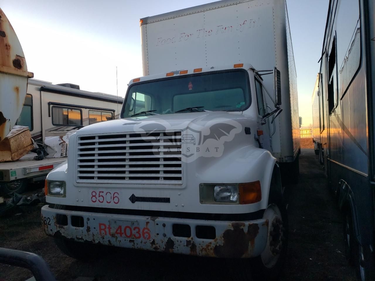 International 4700 / 4900 4700 8 1999