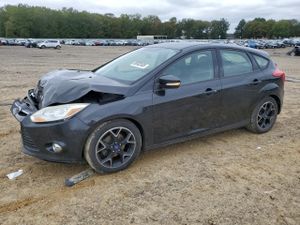 Ford Focus SE 2.0L 4 2013