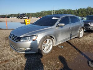 Volkswagen Passat SEL 2.0L 4 2014