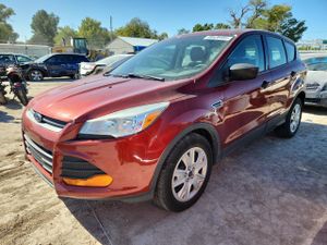 Ford Escape S 2.5L 4 2015
