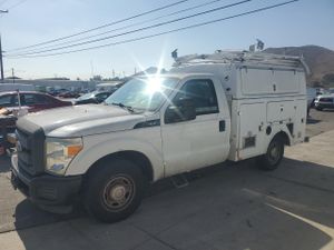 Ford F-350 SUPER DUTY 6.2L 8 2013