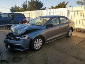 Volkswagen Jetta BASE 2 L 4 2015