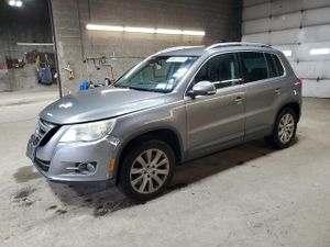 Volkswagen Tiguan SE 2.0L 4 2009