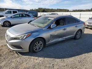 Hyundai Sonata SE 2.4L 4 2015