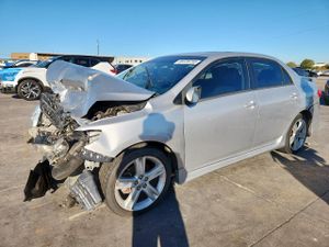 Toyota Corolla BASE 1.8L 4 2013