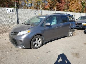 Toyota Sienna LE 3.5L 6 2018