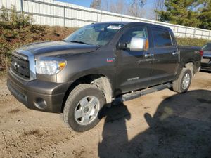 Toyota Tundra CREWMAX SR5 5.7L 8 2011