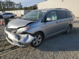 Toyota Sienna LE 3.5L 6 2011