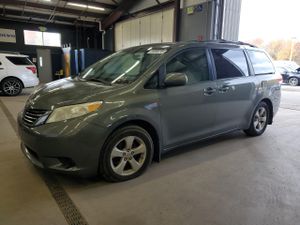 Toyota Sienna LE 3.5L 6 2011