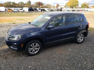 Volkswagen Tiguan S 2.0L 4 2014
