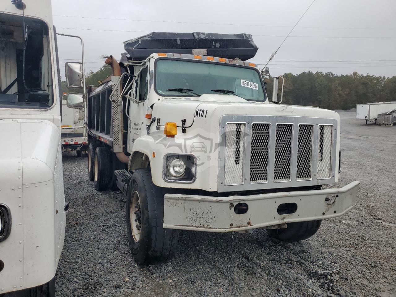 International 1000 / 2000 Series 2674 10.8L 6 2002