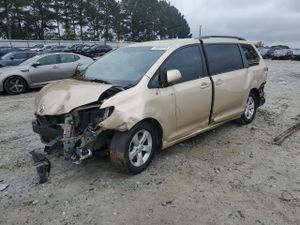 Toyota Sienna LE 3.5L 6 2011
