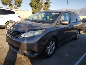 Toyota Sienna LE 3.5L 6 2014