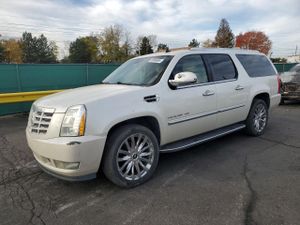 Cadillac Escalade ESV LUXURY 6.2L 8 2011