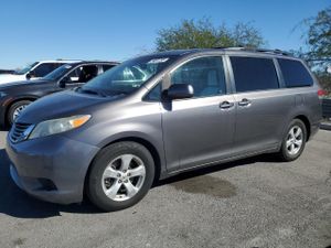 Toyota Sienna LE 3.5L 6 2011
