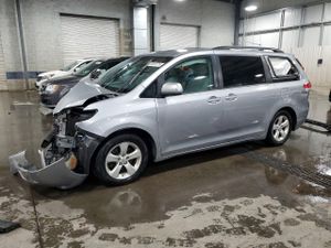 Toyota Sienna LE 3.5L 6 2013