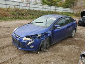 Ford Focus SE 2.0L 4 2012
