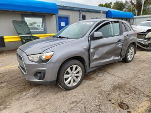 Mitsubishi Outlander ES 2.0L 4 2015