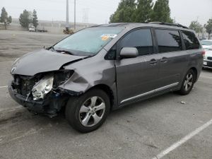 Toyota Sienna LE 3.5L 6 2011
