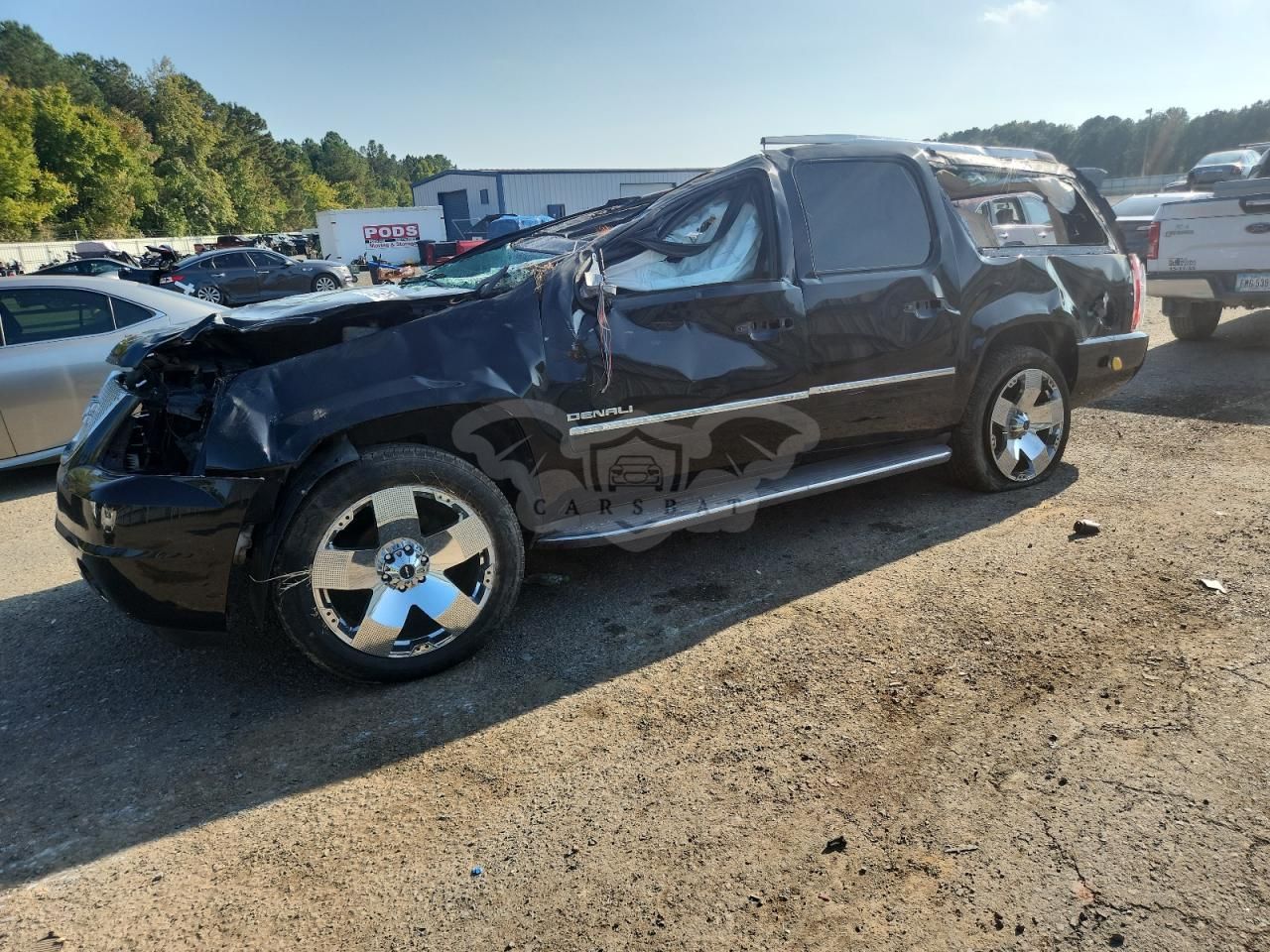 GMC Yukon DENALI 6.2L 8 2011