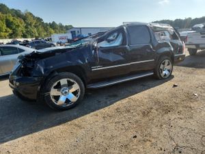 GMC Yukon DENALI 6.2L 8 2011
