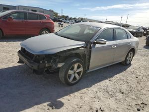 Volkswagen Passat SE 2.5L 5 2013
