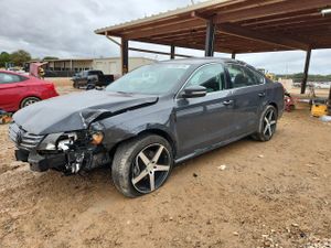 Volkswagen Passat SE 1.8L 4 2015