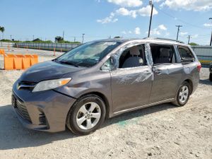 Toyota Sienna LE 3.5L 6 2020