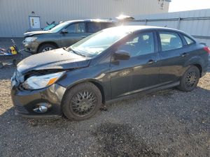 Ford Focus SE 2.0L 4 2012