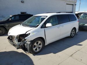 Toyota Sienna LE 3.5L 6 2011