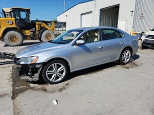 Volkswagen Passat SE 2.0L 4 2013