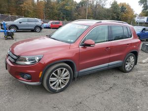 Volkswagen Tiguan S 2.0L 4 2014