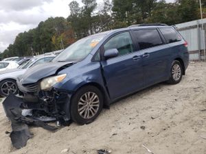 Toyota Sienna XLE 3.5L 6 2014