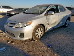 Toyota Corolla BASE 1.8L 4 2013