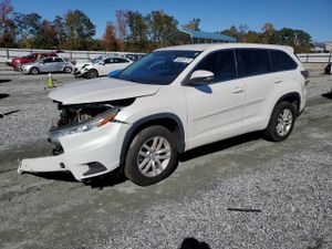 Toyota Highlander LE 3.5L 6 2015